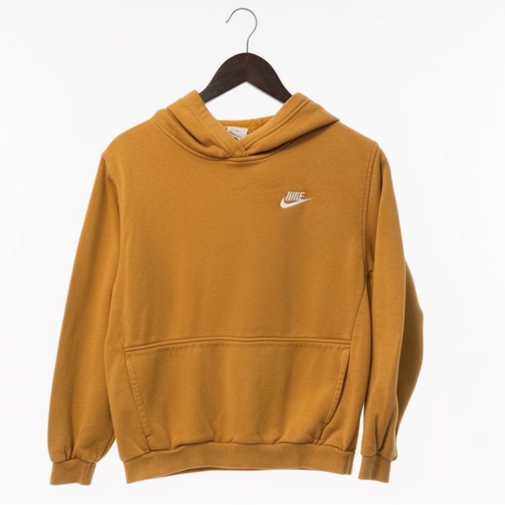 Nike Sportswear Club Fleece Style in Wheat Gold Size XL
